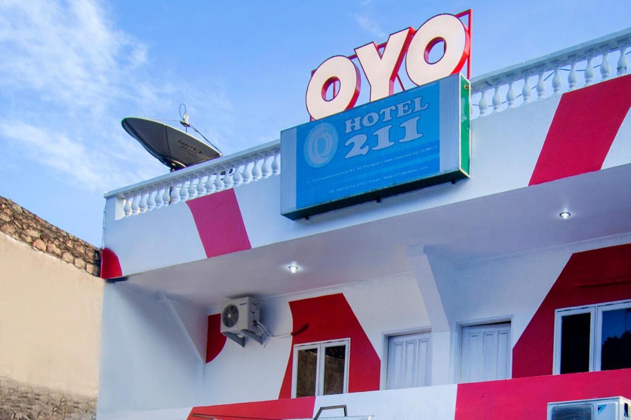 Oyo 2045 Hotel 211 Parapat Zewnętrze zdjęcie